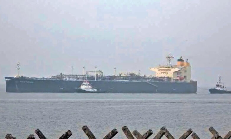 मंगलुरु पोर्ट खबर, भारत ऊर्जा संकट 2026, रूस कच्चा तेल भारत, LPG सप्लाई इंडिया, कर्नाटक न्यूज, New Mangalore Port news, India fuel supply update, Russia crude oil India, LPG shipment India, Karnataka energy news, global energy crisis India impact,मंगलुरु पोर्ट जहाज फोटो, crude oil tanker image, LPG ship image, oil unloading port image, New Mangalore Port photo, भारत ऊर्जा आपूर्ति फोटो,#EnergyCrisis, #IndiaEnergy, #MangalorePort, #FuelSupply, #BreakingNews, #CrudeOil, #LPG, #KarnatakaNews, #GlobalCrisis,