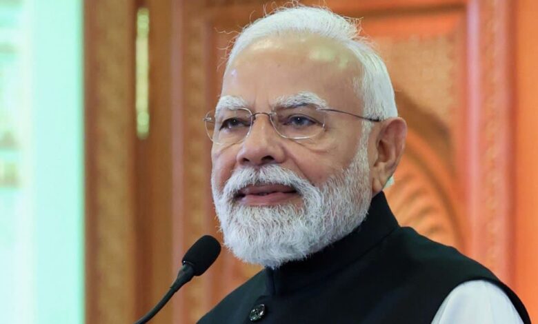 नरेंद्र मोदी रिकॉर्ड, सबसे लंबे समय तक प्रधानमंत्री, पीएम मोदी 8931 दिन, पवन चामलिंग रिकॉर्ड, भारत राजनीति समाचार, Narendra Modi longest serving leader, PM Modi record India, longest serving head of government India, Indian political news 2026, New Delhi political update,PM मोदी फोटो, Narendra Modi image, Chamling photo, Indian politics image, Modi speech image, प्रधानमंत्री नरेंद्र मोदी तस्वीर,#NarendraModi, #PMModi, #PoliticalHistory, #IndiaPolitics, #BreakingNews, #ModiRecord, #LongestServingLeader, #NewDelhiNews,