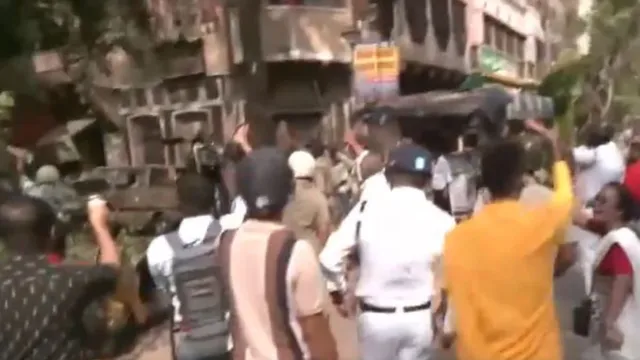 Kolkata clash news, PM Modi rally Kolkata, BJP TMC clash, Kolkata violence news, Brigade rally news, कोलकाता बवाल खबर, मोदी रैली कोलकाता, भाजपा टीएमसी भिड़ंत,Kolkata political violence news, BJP supporters attack Kolkata, Modi rally security news, West Bengal political clash news,#KolkataNews #PMModi #BJP #TMC #PoliticalClash #WestBengalNews #IndiaPolitics #BreakingNews #BrigadeRally #ModiRally #IndianPolitics #LatestNewsIndia,