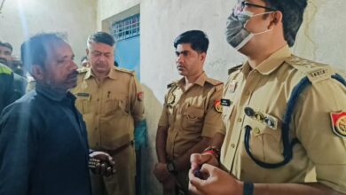 Lucknow suicide case, Banthra family poison case, UP crime news today, family suicide India, Lucknow breaking news, लखनऊ सुसाइड केस, जहर खाकर मौत,Lucknow police investigation, Banthra area image, hospital emergency India, UP police scene, crime investigation photo,Lucknow news today, UP crime news, Banthra police case, family suicide case India, Uttar Pradesh breaking news, hospital emergency Lucknow, police investigation UP, tragic incident India, #LucknowNews, #UPNews, #CrimeNews, #BreakingNews, #IndiaNews, #PoliceInvestigation,