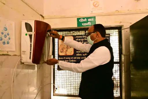 लखनऊ अस्पताल निरीक्षण, डिप्टी CM ब्रजेश पाठक, चिनहट CHC, सरकारी अस्पताल व्यवस्थाएं, मरीजों की देखभाल, अस्पताल सफाई, स्वास्थ्य मंत्री यूपी, अस्पताल सुधार, OPD निरीक्षण,Lucknow Hospital Inspection, Deputy CM Brajesh Pathak, Chinhat CHC, Government Hospital Facilities, Patient Care, Hospital Cleanliness, UP Health Minister, Hospital Management, OPD Inspection,डिप्टी CM अस्पताल निरीक्षण, चिनहट CHC मरीजों के बीच, अस्पताल सफाई, अस्पताल व्यवस्थाओं का निरीक्षण, स्वास्थ्य मंत्री लखनऊ,Deputy CM Hospital Visit, Chinhat CHC with Patients, Hospital Cleanliness Inspection, Hospital Facilities Check, Health Minister Lucknow,Lucknow, लखनऊ, Chinahat CHC, डिप्टी CM Brajesh Pathak, स्वास्थ्य मंत्री यूपी, अस्पताल निरीक्षण, OPD व्यवस्था, मरीज सेवा, सफाई व्यवस्था, दवा वितरण, मोबाइल भुगतान, सरकारी अस्पताल सुधार, स्वास्थ्यकर्मी, Genral Ward, मरीज कतार, Patient Care, Hospital Inspection, UP Government, Hospital Management, OPD Services, Cleanliness, Health Minister, Hospital Facilities, एलटीएच, जिला लखनऊ, Uttar Pradesh, Health News,