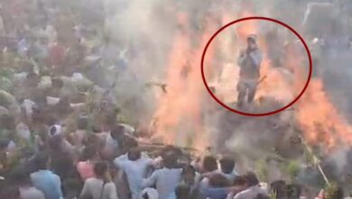 Sambhal Holika Dahan incident, संभल होलिका दहन घटना, Sambhal Junawai village news, UP Holika Dahan accident news, villager jumped into Holika fire Sambhal, संभल ग्रामीण आग में कूदा, Sambhal breaking news today, Uttar Pradesh Sambhal district news, Junawai Nadroli village incident news, Holika Dahan accident UP news,Holika Dahan fire incident Sambhal, villager jumped in fire Holi ritual, Sambhal Junawai shocking incident, UP village Holika Dahan accident, Holi festival accident India, होलिका दहन आग हादसा संभल, ग्रामीण आग में कूदा यूपी,#SambhalNews, #HolikaDahan, #UPNews, #HoliFestival, #BreakingNewsUP, #Junawai, #VillageIncident, #IndiaNews,