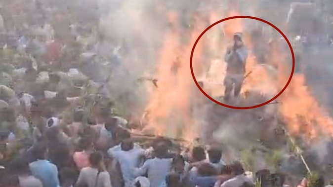 Sambhal Holika Dahan incident, संभल होलिका दहन घटना, Sambhal Junawai village news, UP Holika Dahan accident news, villager jumped into Holika fire Sambhal, संभल ग्रामीण आग में कूदा, Sambhal breaking news today, Uttar Pradesh Sambhal district news, Junawai Nadroli village incident news, Holika Dahan accident UP news,Holika Dahan fire incident Sambhal, villager jumped in fire Holi ritual, Sambhal Junawai shocking incident, UP village Holika Dahan accident, Holi festival accident India, होलिका दहन आग हादसा संभल, ग्रामीण आग में कूदा यूपी,#SambhalNews, #HolikaDahan, #UPNews, #HoliFestival, #BreakingNewsUP, #Junawai, #VillageIncident, #IndiaNews,