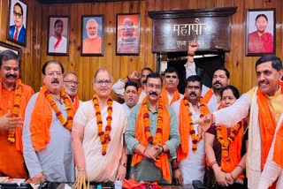 लखनऊ नगर निगम, कार्यकारिणी समिति चुनाव, नगर निगम कार्यकारिणी समिति, भाजपा पार्षद, समाजवादी पार्टी पार्षद, सुशील तिवारी पम्मी, ममता रावत, लखनऊ राजनीति, नगर निगम चुनाव 2026, लखनऊ समाचार, यूपी राजनीति, कार्यकारिणी समिति सदस्य, नगर निगम प्रशासन, लखनऊ नगर निगम न्यूज, स्थानीय निकाय चुनाव,Lucknow Nagar Nigam, Executive Committee Election, Lucknow Municipal Corporation, BJP Councillors, SP Councillor, Sushil Tiwari Pummy, Mamta Rawat, Lucknow Politics, Municipal Corporation Election 2026, Uttar Pradesh Politics, Executive Committee Members, Urban Local Body News, Lucknow News, Civic Administration, Local Governance,