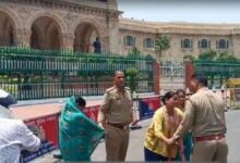लखनऊ आत्मदाह प्रयास, विधान भवन आत्मदाह मामला, हरदोई समाचार, संडीला थाना विवाद, लखनऊ ताजा खबर, उत्तर प्रदेश अपराध समाचार, पुलिस लापरवाही आरोप, संपत्ति विवाद खबर, मां बेटी आत्मदाह प्रयास, विधान भवन लखनऊ समाचार, हरदोई पुलिस कार्रवाई, यूपी ब्रेकिंग न्यूज,Lucknow Suicide Attempt, Vidhan Bhavan Lucknow News, Hardoi Women Protest, Sandila Police Case, Uttar Pradesh Breaking News, Lucknow Latest News, Property Dispute News, Police Negligence Allegation, Mother Daughter Suicide Attempt, UP Crime News, Hardoi Incident, Lucknow Political Zone News,#LucknowNews, #VidhanBhavan, #HardoiNews, #UttarPradeshNews, #BreakingNews, #PoliceInvestigation, #Sandila, #Hazratganj, #CrimeNews, #UPNews, #LatestUpdate, #HindiNews, #GoogleDiscover, #TrendingNews,