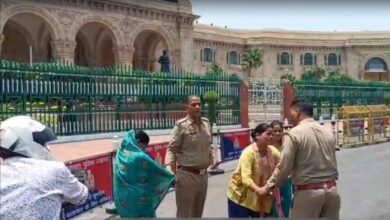 लखनऊ आत्मदाह प्रयास, विधान भवन आत्मदाह मामला, हरदोई समाचार, संडीला थाना विवाद, लखनऊ ताजा खबर, उत्तर प्रदेश अपराध समाचार, पुलिस लापरवाही आरोप, संपत्ति विवाद खबर, मां बेटी आत्मदाह प्रयास, विधान भवन लखनऊ समाचार, हरदोई पुलिस कार्रवाई, यूपी ब्रेकिंग न्यूज,Lucknow Suicide Attempt, Vidhan Bhavan Lucknow News, Hardoi Women Protest, Sandila Police Case, Uttar Pradesh Breaking News, Lucknow Latest News, Property Dispute News, Police Negligence Allegation, Mother Daughter Suicide Attempt, UP Crime News, Hardoi Incident, Lucknow Political Zone News,#LucknowNews, #VidhanBhavan, #HardoiNews, #UttarPradeshNews, #BreakingNews, #PoliceInvestigation, #Sandila, #Hazratganj, #CrimeNews, #UPNews, #LatestUpdate, #HindiNews, #GoogleDiscover, #TrendingNews,