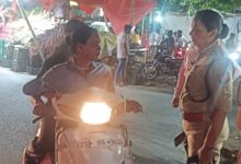 लखनऊ अतिक्रमण हटाओ अभियान, मुंशी पुलिया अतिक्रमण कार्रवाई, ट्रैफिक पुलिस लखनऊ, एसीपी मंजू पांडेय, टीआई कृष्ण पाल सिंह, ई-रिक्शा हटाओ अभियान, सड़क किनारे अतिक्रमण, लखनऊ ट्रैफिक व्यवस्था, मुंशी पुलिया मेट्रो स्टेशन, यातायात पुलिस कार्रवाई, लखनऊ समाचार, उत्तर प्रदेश ट्रैफिक न्यूज, अतिक्रमण विरोधी अभियान, सड़क सुरक्षा अभियान, ट्रैफिक प्रबंधन लखनऊ,