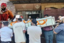 लखनऊ अग्निकांड, सुखमनी सिंह, पापा मुझे बचा लो, अलीगंज आग हादसा, लखनऊ कोचिंग अग्निकांड, एनिमेशन छात्र की मौत, सुखमनी सिंह अंतिम संस्कार, किरन कौर, प्रभज्योत सिंह, लखनऊ समाचार, उत्तर प्रदेश न्यूज, अग्निकांड पीड़ित, अलीगंज कोचिंग सेंटर, भावुक कहानी, लखनऊ ब्रेकिंग न्यूज,Lucknow Fire Tragedy, Sukhmani Singh, Papa Mujhe Bacha Lo, Aliganj Fire Incident, Lucknow Coaching Fire, Animation Student Death, Sukhmani Singh Last Call, Emotional Story Lucknow, Prabhjot Singh, Kiran Kaur, UP News, Lucknow News, Fire Victim Story, Breaking News Uttar Pradesh,