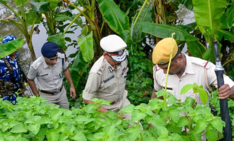 बारुईपुर रेप मर्डर केस, प्रभास मंडल एनकाउंटर, पश्चिम बंगाल क्राइम न्यूज, कोलकाता अपराध खबर, नाबालिग रेप हत्या मामला, पुलिस एनकाउंटर पश्चिम बंगाल, आरोपी की मां का बयान, दक्षिण 24 परगना न्यूज, बंगाल पुलिस कार्रवाई,Baruipur Rape Murder Case, Prabhas Mandal Encounter, West Bengal Crime News, Kolkata Crime News, Minor Rape Murder Case, West Bengal Police Encounter, South 24 Parganas News, Police Action West Bengal,West Bengal News Today, Kolkata Breaking News, Baruipur Latest News, South 24 Parganas Crime News, Bengal Police Encounter News, Minor Girl Murder Case West Bengal, Kolkata Crime Update,#BaruipurCase #WestBengalNews #CrimeNews #PoliceEncounter #KolkataNews #PrabhasMandal #BreakingNews #BengalCrime,