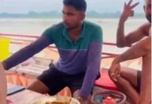 अयोध्या वायरल वीडियो, Ayodhya Viral Video, सरयू नदी वीडियो, सरयू नदी में पार्टी, गुप्तार घाट अयोध्या, अयोध्या समाचार, अयोध्या पुलिस कार्रवाई, राम नगरी अयोध्या, सरयू नदी खबर, यूपी क्राइम न्यूज, वायरल वीडियो यूपी, अयोध्या ब्रेकिंग न्यूज, कैंट थाना अयोध्या, उत्तर प्रदेश समाचार,Ayodhya Viral Video, Saryu River Viral Video, Guptar Ghat Ayodhya, Ayodhya News Today, Ayodhya Police Action, UP Viral Video, Saryu River News, Ayodhya Crime News, Uttar Pradesh Breaking News, Ram Nagari Ayodhya, Ayodhya Latest News,अयोध्या सरयू नदी वायरल वीडियो, गुप्तार घाट नाव पार्टी, सरयू नदी अयोध्या, अयोध्या पुलिस कार्रवाई, वायरल वीडियो आरोपी, राम नगरी खबर,Ayodhya Viral Video Today, Saryu River Beer Party Video, Guptar Ghat Video Viral, Ayodhya Police Arrest News, Ayodhya Breaking News Today, UP Viral Video News, Saryu River Incident, Ayodhya Latest Update,#Ayodhya #AyodhyaNews #SaryuRiver #GuptarGhat #ViralVideo #UPNews #BreakingNews #AyodhyaPolice #UttarPradesh #RamNagari #अयोध्या #सरयूनदी #गुप्तारघाट #उत्तरप्रदेश #वायरलवीडियो #ब्रेकिंगन्यूज,अयोध्या, उत्तर प्रदेश, गुप्तार घाट, कैंट थाना अयोध्या, सरयू नदी, राम नगरी अयोध्या, यूपी क्राइम न्यूज, धार्मिक स्थल समाचार, वायरल वीडियो, पुलिस कार्रवाई,