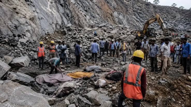 बेंगलुरु खदान हादसा, कर्नाटक खदान दुर्घटना, बिहार मजदूरों की मौत, बेंगलुरु पत्थर खदान हादसा, मादापट्टना खदान दुर्घटना, कर्नाटक ब्रेकिंग न्यूज, बेंगलुरु समाचार, श्रमिक हादसा, स्टोन क्रशर दुर्घटना, खदान सुरक्षा नियम, बिहार श्रमिक समाचार, औद्योगिक दुर्घटना, बेंगलुरु साउथ तालुक न्यूज, खदान में चट्टान गिरने की घटना, मजदूरों की मौत खबर,Bengaluru Quarry Accident, Karnataka Quarry Collapse, Bihar Workers Killed, Stone Quarry Accident Bengaluru, Madapattana Quarry Incident, Bengaluru Breaking News, Karnataka News Today, Labour Accident India, Stone Crusher Site Accident, Industrial Accident Karnataka, Rock Collapse Accident, Bihar Labourers Death, Quarry Safety Violation, Bengaluru South Taluk News, Rescue Operation Bengaluru,बेंगलुरु खदान दुर्घटना, चट्टान गिरने से मजदूरों की मौत, बिहार मजदूर हादसा, कर्नाटक स्टोन क्रशर हादसा, रेस्क्यू ऑपरेशन, खदान सुरक्षा जांच, मलबे में दबे मजदूर, औद्योगिक दुर्घटना, श्रमिक सुरक्षा, पुलिस जांच,Bengaluru Quarry Disaster, Rock Collapse Kills Workers, Bihar Labourers Accident, Karnataka Stone Crusher Accident, Rescue Operation Quarry, Quarry Safety Investigation, Workers Trapped Under Debris, Industrial Accident India, Labour Safety News, Police Investigation,#BengaluruAccident, #QuarryCollapse, #BiharWorkers, #KarnatakaNews, #BreakingNews, #StoneQuarryAccident, #LabourSafety, #IndustrialAccident, #BengaluruNews, #RescueOperation, #BiharNews, #WorkerSafety, #IndiaNews, #GoogleDiscover, #TrendingNews,