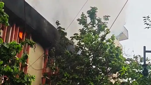 #LucknowFire, #JawaharBhawan, #LucknowNews, #BreakingNews, #FireIncident, #UttarPradesh, #FireBrigade, #LucknowBreaking, #GovernmentBuildingFire, #FoodDepartment, #UPNews, #LucknowDistrict, #EmergencyResponse, #RescueOperation, #FireNews,Jawahar Bhawan Fire Images, Lucknow Fire Photos, Fire Brigade Lucknow, Government Building Fire, Fourth Floor Fire, Food Department Office Fire, Smoke Cloud Lucknow, Rescue Operation Lucknow, Fire News Images,Lucknow Fire News, Jawahar Bhawan Fire, Lucknow Breaking News, Jawahar Bhawan Lucknow, Food and Civil Supplies Department Fire, Fire in Government Building, Fire Brigade Lucknow, Lucknow Today News, Uttar Pradesh News, Lucknow District News, UP Fire News, Lucknow Live Updates,लखनऊ आग, जवाहर भवन आग, जवाहर भवन लखनऊ, लखनऊ फायर न्यूज, खाद्य एवं रसद विभाग आग, लखनऊ ब्रेकिंग न्यूज, चौथी मंजिल आग, दमकल विभाग लखनऊ, फायर ब्रिगेड लखनऊ, लखनऊ प्रशासन, उत्तर प्रदेश समाचार, लखनऊ जिला, सरकारी भवन में आग, लखनऊ ताजा खबर, उत्तर प्रदेश ब्रेकिंग न्यूज,