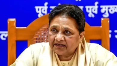 मायावती संविदाकर्मियों को नियमित करने की मांग, मायावती का योगी सरकार पर बयान, यूपी संविदाकर्मी नियमितीकरण, NRHM संविदाकर्मी, राष्ट्रीय स्वास्थ्य मिशन कर्मचारी, यूपी आउटसोर्सिंग कर्मचारी, संविदा कर्मचारियों की स्थायी नौकरी, एक लाख सरकारी नौकरियां यूपी, योगी सरकार भर्ती, मायावती ताजा खबर, लखनऊ ईको गार्डन धरना, NRHM कर्मचारियों का प्रदर्शन, यूपी सरकारी नौकरी समाचार, उत्तर प्रदेश राजनीति, लखनऊ राजनीतिक समाचार, बसपा प्रमुख मायावती,Mayawati demands regularization of contract workers, Mayawati on Yogi government, UP contract workers regularization, NRHM contractual employees, National Health Mission workers, Uttar Pradesh outsourcing employees, UP government jobs, one lakh government jobs UP, Yogi government recruitment, Mayawati latest news, NRHM workers protest Lucknow, Eco Garden Lucknow protest, Uttar Pradesh political news, Lucknow news today, BSP chief Mayawati statement,