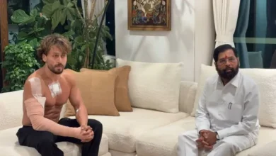 मुंबई गोलीबारी की घटना के बाद टाइगर श्रॉफ के साथ महाराष्ट्र के उपमुख्यमंत्री एकनाथ शिंदे की मुलाकात की तस्वीर।टाइगर श्रॉफ हेल्थ अपडेट, मुंबई फायरिंग, एकनाथ शिंदे टाइगर श्रॉफ मुलाकात, जुहू गोलीबारी, टाइगर श्रॉफ घायल, आयशा श्रॉफ, मुंबई क्राइम न्यूज, Tiger Shroff health update, Mumbai firing incident, Eknath Shinde meets Tiger Shroff, Juhu firing news, टाइगर श्रॉफ, मुंबई, महाराष्ट्र, एकनाथ शिंदे, बॉलीवुड न्यूज, जुहू फायरिंग, क्राइम न्यूज,