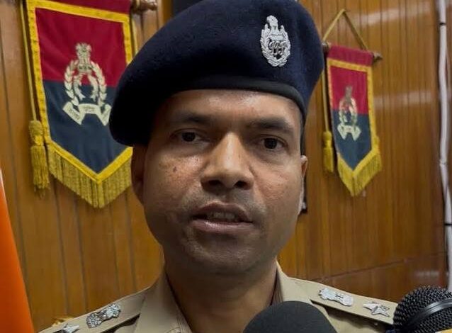लखनऊ शिवा शर्मा मामला, शिवा शर्मा मौत केस, DCP विक्रांत वीर, श्रद्धा दुबे, हजरतगंज थाना, अवध ग्रीन अपार्टमेंट, लखनऊ पुलिस कार्रवाई, शिवा शर्मा हत्याकांड, Lucknow Shiva Sharma case, DCP Vikrant Veer, Shraddha Dubey, Lucknow crime news,लखनऊ, उत्तर प्रदेश, क्राइम न्यूज, शिवा शर्मा मामला, लखनऊ पुलिस, विक्रांत वीर, श्रद्धा दुबे,