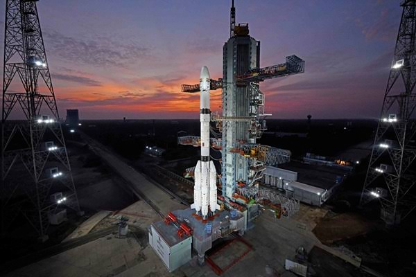 रामनगर पुछड़ी गांव में बुलडोजर कार्रवाई, उत्तराखंड वन भूमि अतिक्रमण अभियान, Ramnagar Bulldozer Action, Uttarakhand Encroachment Drive, Nainital Police Deployment,