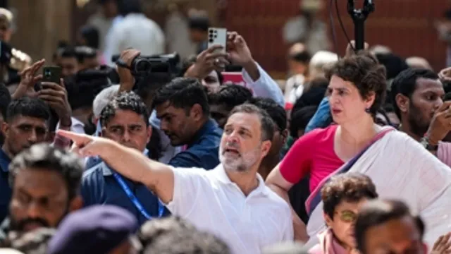 #RahulGandhi #PriyankaGandhi #RahulGandhiFIR #PriyankaGandhiFIR #DelhiPolice #GyaneshKumar #ElectionCommission #Congress #INDIAlliance #DelhiNews #PoliticalNews ,Rahul Gandhi Priyanka Gandhi FIR latest news, Rahul Gandhi Priyanka Gandhi FIR Delhi protest, Rahul Gandhi Priyanka Gandhi police case, राहुल गांधी और प्रियंका गांधी पर FIR क्यों हुई, राहुल गांधी प्रियंका गांधी FIR का पूरा मामला, प्रियंका गांधी पर पुलिस से मारपीट का आरोप, राहुल गांधी पर ड्यूटी में बाधा डालने का आरोप, ज्ञानेश कुमार के इस्तीफे पर राहुल गांधी का प्रदर्शन, दिल्ली में राहुल गांधी प्रियंका गांधी हिरासत, Rahul Gandhi Priyanka Gandhi FIR, Rahul Gandhi FIR, Priyanka Gandhi FIR, Rahul Gandhi Police Case, Priyanka Gandhi Police Case, Delhi Police FIR, Rahul Gandhi Protest, Priyanka Gandhi Protest, Gyanesh Kumar Protest, CEC Gyanesh Kumar, Election Commission Protest, राहुल गांधी प्रियंका गांधी FIR, राहुल गांधी पर FIR, प्रियंका गांधी पर FIR, राहुल गांधी पुलिस केस, प्रियंका गांधी पुलिस केस, दिल्ली पुलिस, ज्ञानेश कुमार, चुनाव आयोग प्रदर्शन,